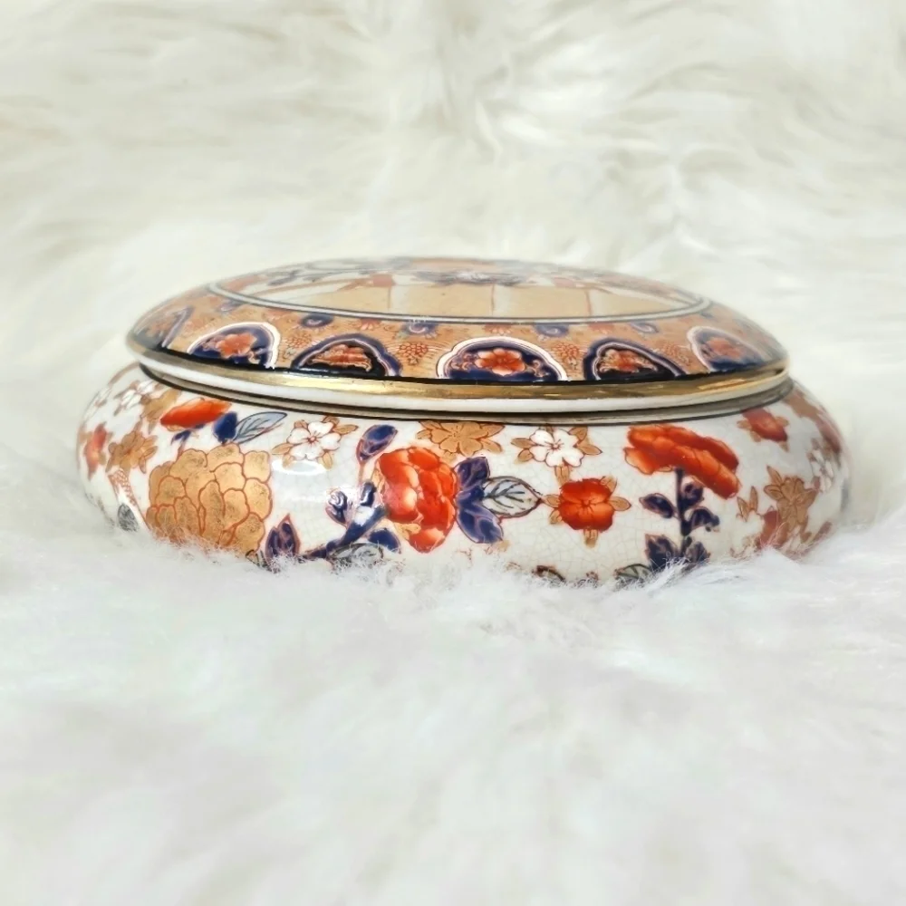 Vintage Collectible Chinese Asian Floral Round Jewelry Porcelain Trinket Box